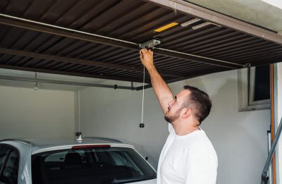 Garage Door Service in Leesburg, VA